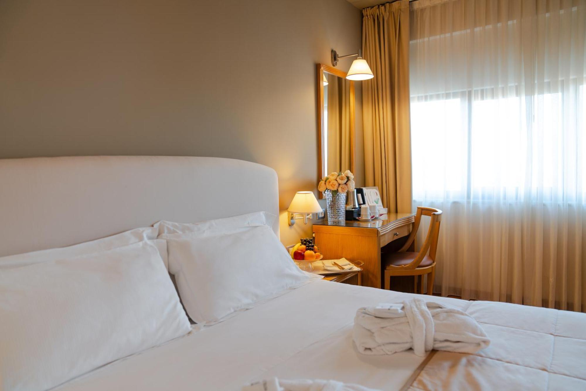 Hotel Touring Carpi Exteriör bild
