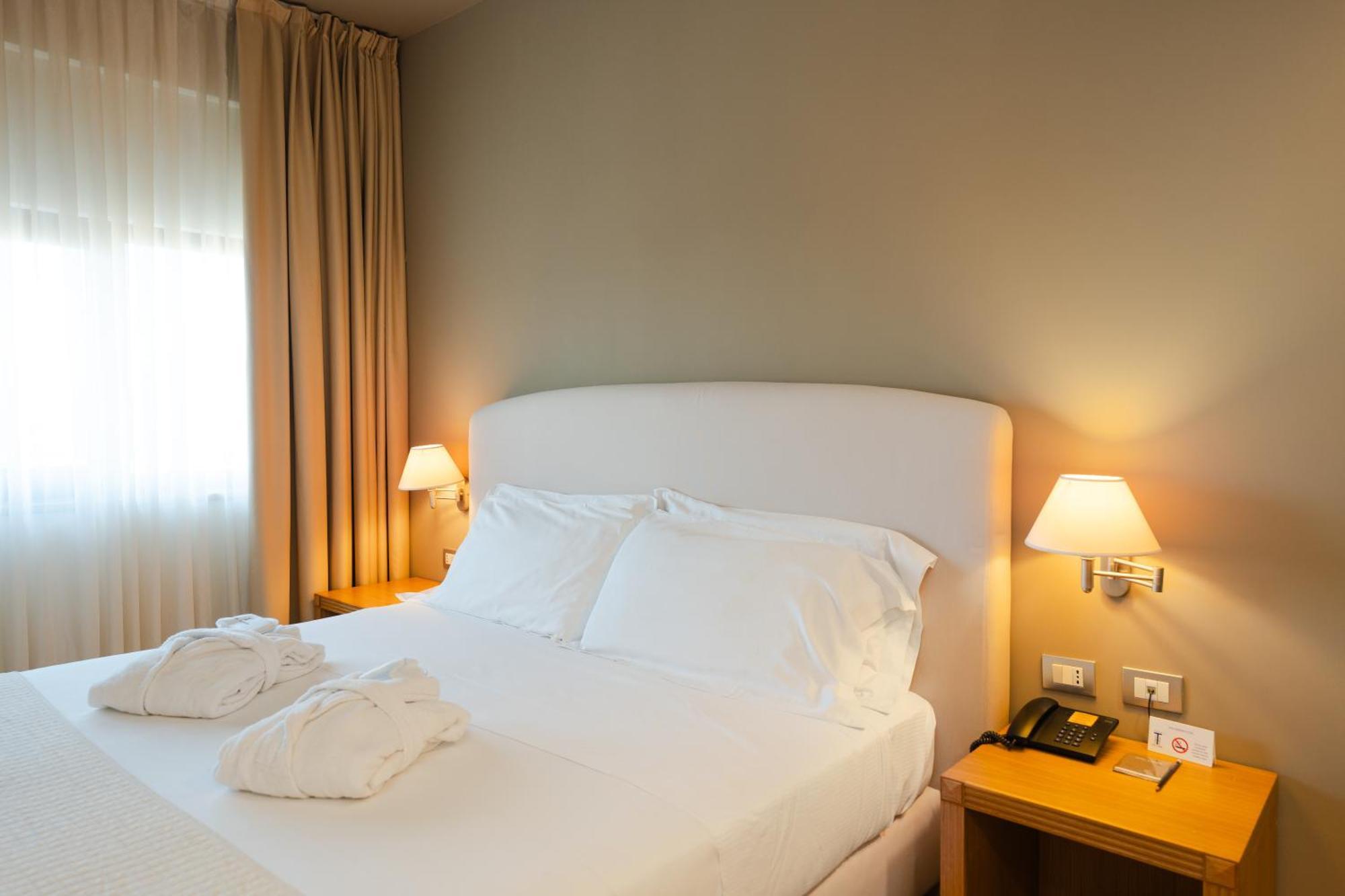 Hotel Touring Carpi Exteriör bild