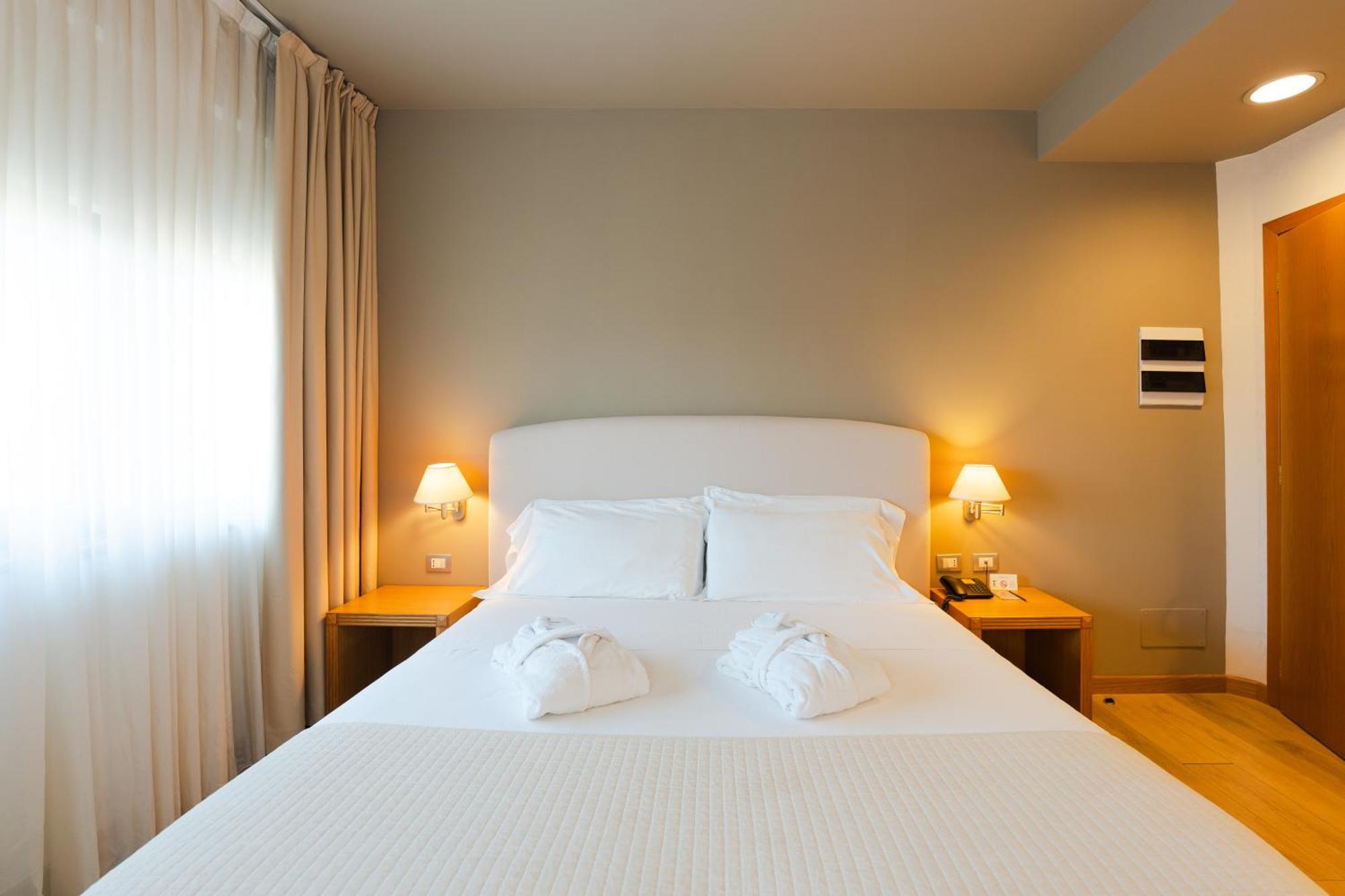 Hotel Touring Carpi Exteriör bild
