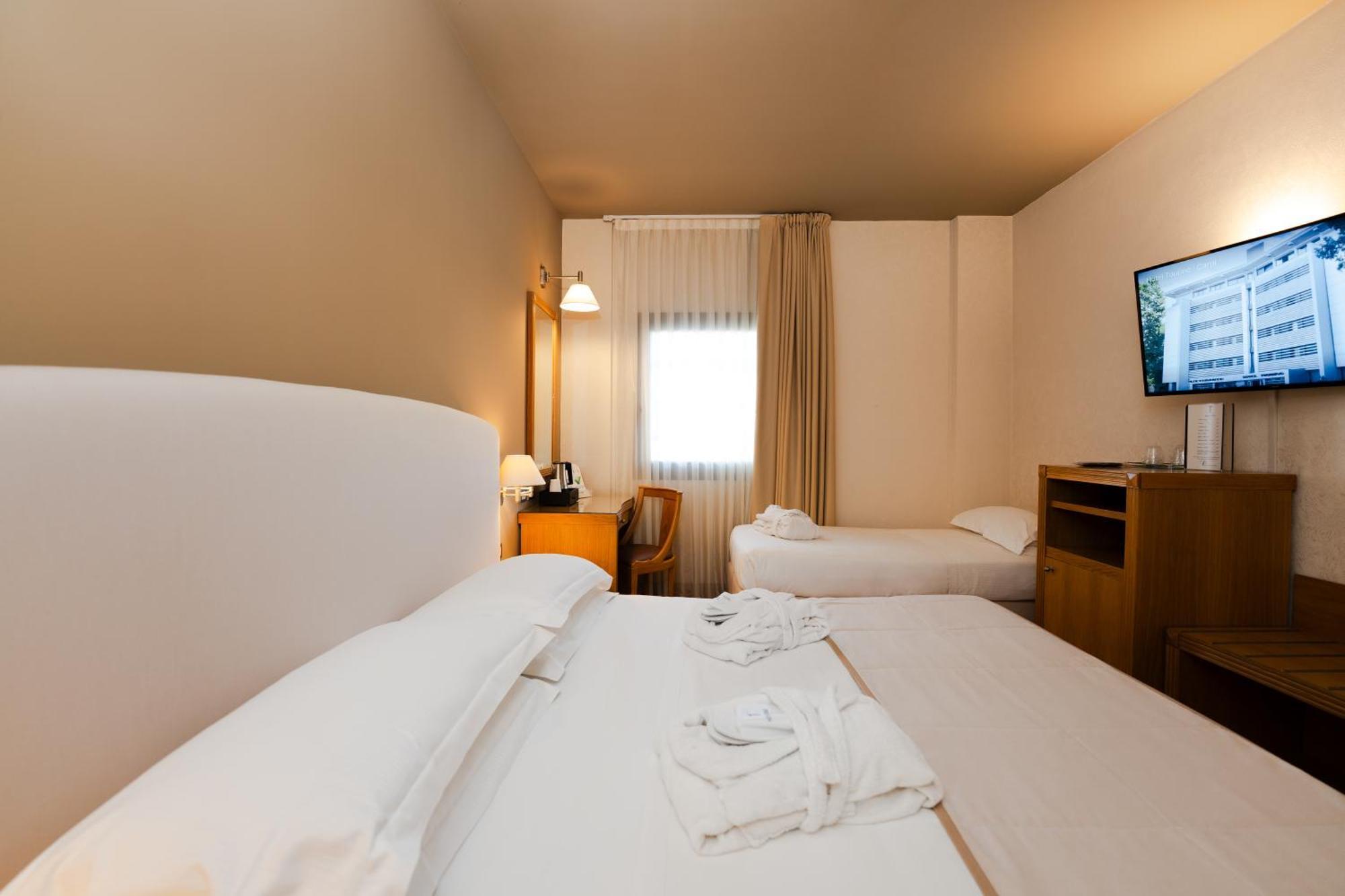 Hotel Touring Carpi Exteriör bild