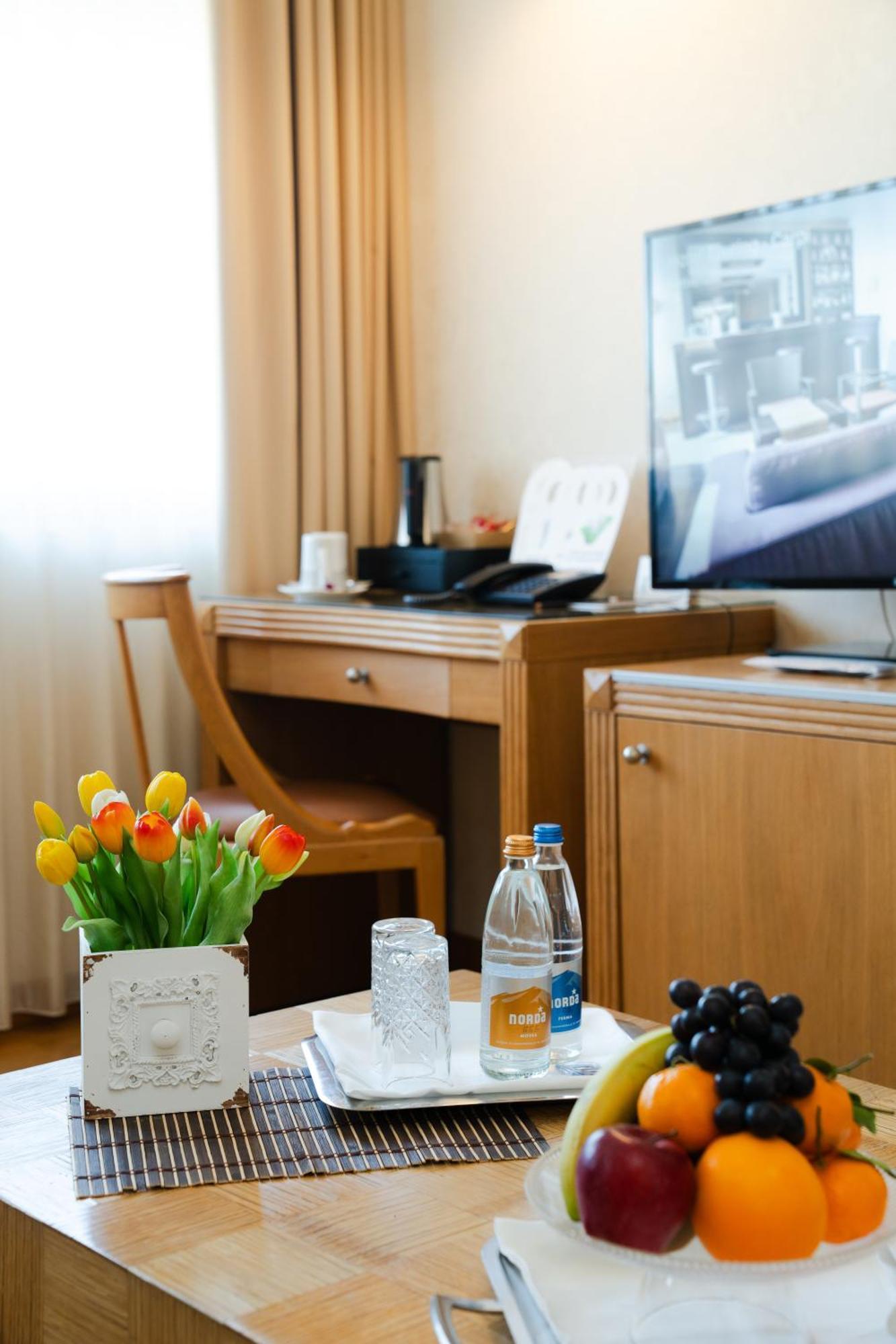 Hotel Touring Carpi Exteriör bild