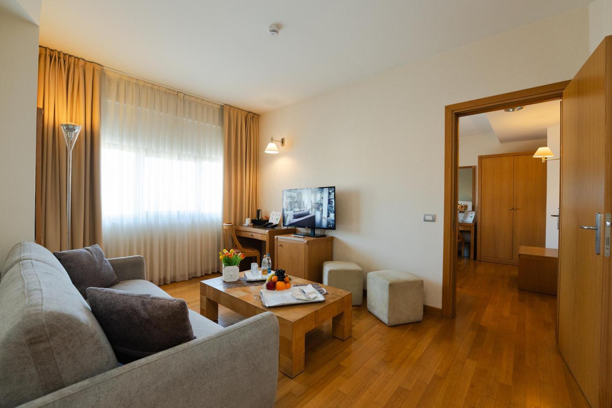 Hotel Touring Carpi Exteriör bild