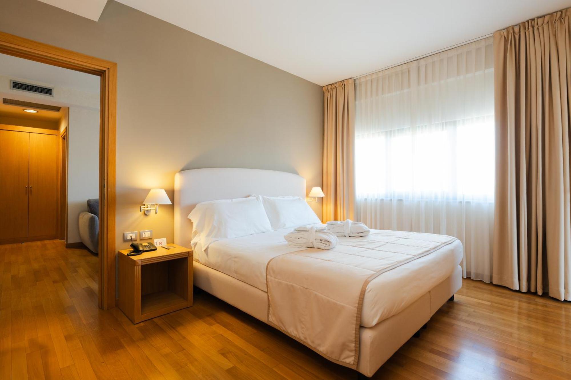 Hotel Touring Carpi Exteriör bild